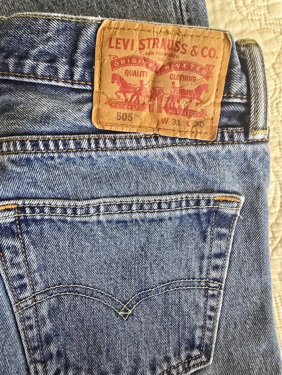 Levi's Light Blue Denim Jeans with Tan Leather Logo - Picture 2 of 2